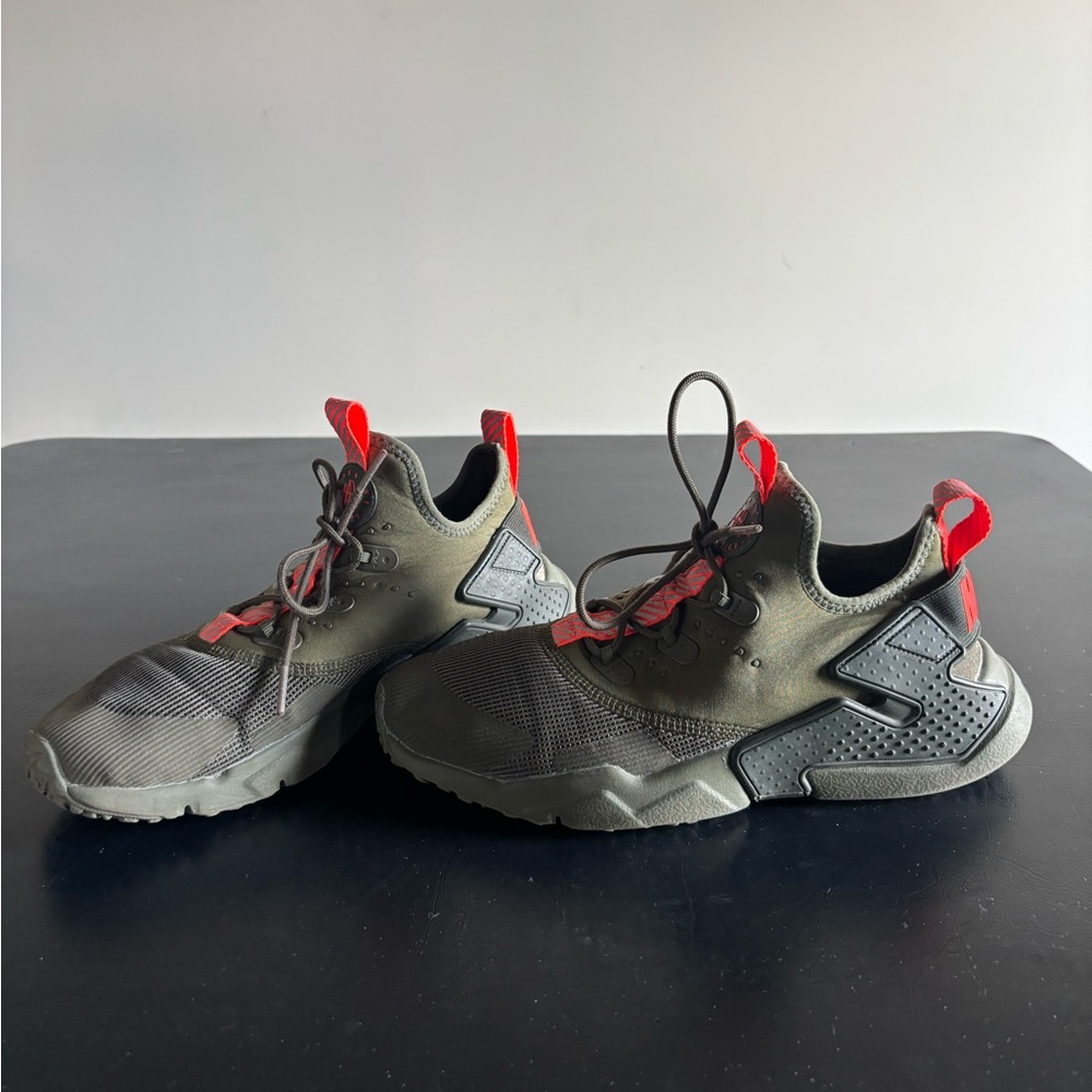 Nike Kids Sneakers - Olive and Red